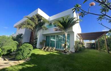 Imagem: A casa em condomínio possui 5 Dormitórios, 5 Banheiros, 4