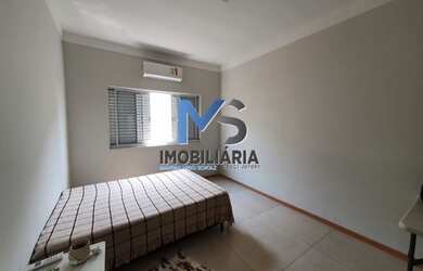 Imagem 12: Casa Padrão. Churrasqueira, Área de serviço, 241m² de Áreae1 Vaga...