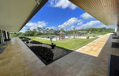 Imagem: O terreno possui 330m² de Área e está localizado em Eusébio