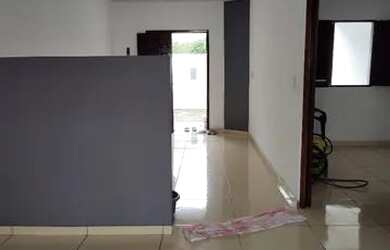 Imagem: A casa possui 2 Dormitórios, 1 Banheiro, 1 Vaga na garagem