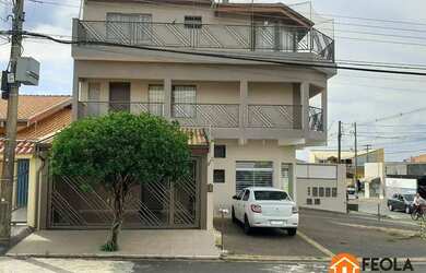 Imagem: A casa possui 3 Dormitórios, 5 Banheiros, 2 Vagas na garagem