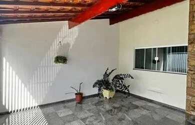 Imagem: A casa possui 2 Dormitórios, 1 Banheiro, 1 Vaga na garagem