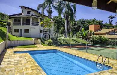 Imagem: A casa em condomínio possui 4 Dormitórios, 5 Banheiros, 4