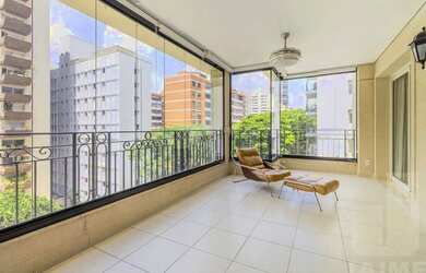 Imagem: O apartamento possui 4 Dormitórios, 5 Banheiros, 4 Vagas na