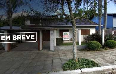 Imagem: A casa possui 3 Dormitórios, 3 Banheiros, 2 Vagas na garagem