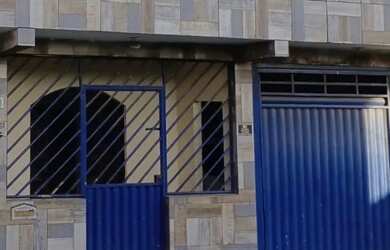 Imagem: A casa possui 3 Dormitórios, 2 Banheiros, 1 Vaga na garagem