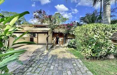 Imagem: A casa em condomínio à venda possui 5 Dormitórios, 5 Banheiros