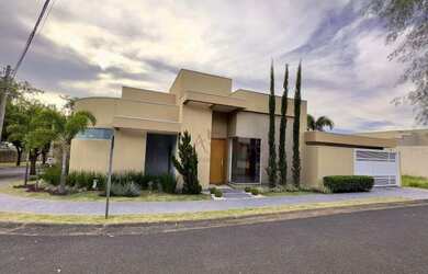 Imagem: A casa em condomínio possui 3 Dormitórios, 5 Banheiros, 185m²