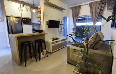 Imagem: A casa possui 2 Dormitórios, 2 Banheiros, 2 Vagas na garagem