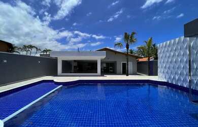 Imagem: A casa em condomínio possui 3 Dormitórios, 1 Banheiro, 2 Vagas