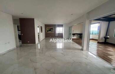 Imagem: O apartamento possui 4 Dormitórios, 5 Banheiros, 3 Vagas na