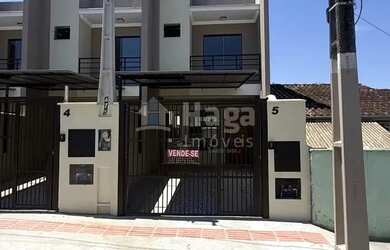 Imagem: A casa possui 2 Dormitórios, 2 Banheiros, 1 Vaga na garagem