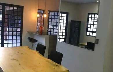 Imagem: A casa possui 3 Dormitórios, 2 Banheiros, 2 Vagas na garagem