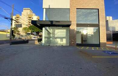 Imagem: O depósito possui 4 Vagas na garagem, 82m² de Área e está