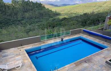 Imagem: A casa possui 5 Dormitórios, 5 Banheiros, 4 Vagas na garagem