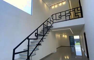 Imagem: A casa em condomínio possui 4 Dormitórios, 4 Banheiros, 5