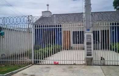 Imagem: A casa possui 3 Dormitórios, 1 Banheiro, 1 Vaga na garagem