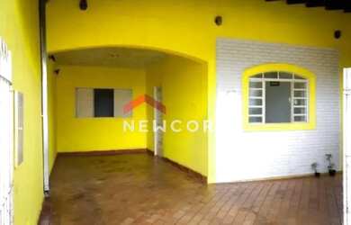 Imagem: A casa possui 5 Dormitórios, 3 Banheiros, 2 Vagas na garagem