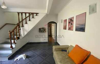 Imagem: A casa possui 3 Dormitórios, 2 Banheiros, 2 Vagas na garagem