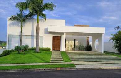 Imagem: A casa em condomínio possui 4 Dormitórios, 5 Banheiros, 4