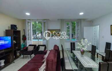 Imagem: A casa possui 5 Dormitórios, 5 Banheiros, 220m² de Área e