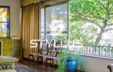 Imagem: O apartamento possui 4 Dormitórios, 1 Banheiro, 2 Vagas na