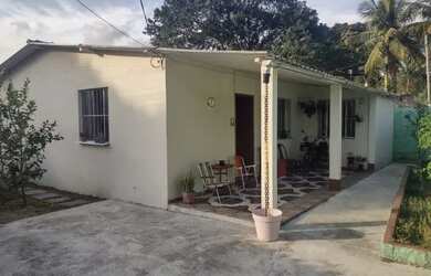 Imagem: A casa possui 3 Dormitórios, 2 Banheiros, 3 Vagas na garagem