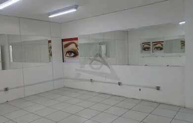 Imagem: O depósito possui 4 Vagas na garagem, 747m² de Área e está