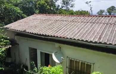 Imagem: A casa possui 2 Dormitórios, 1 Banheiro, 1 Vaga na garagem