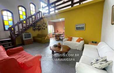 Imagem: A casa possui 5 Dormitórios, 4 Banheiros, 2 Vagas na garagem