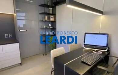 Imagem: O depósito possui 1 Vaga na garagem, 30m² de Área e está