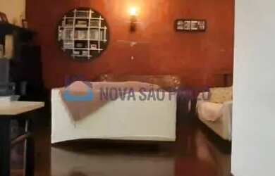 Imagem: A casa possui 5 Dormitórios, 5 Banheiros, 4 Vagas na garagem