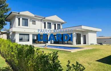 Imagem: A casa em condomínio possui 4 Dormitórios, 5 Banheiros, 4