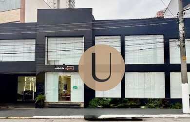 Imagem: O depósito possui 4 Vagas na garagem, 305m² de Área e está