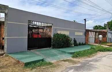 Imagem: A casa possui 2 Dormitórios, 1 Banheiro, 1 Vaga na garagem