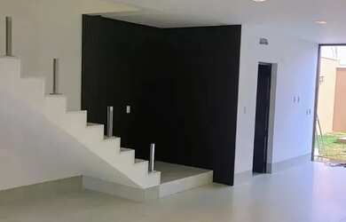 Imagem: A casa possui 3 Dormitórios, 4 Banheiros, 4 Vagas na garagem