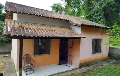 Imagem: A casa possui 2 Dormitórios, 2 Banheiros, 2 Vagas na garagem