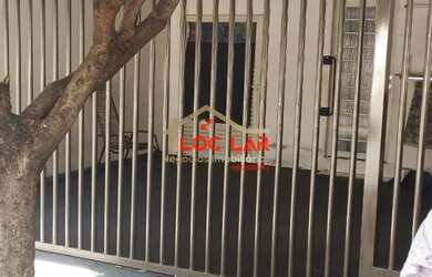 Imagem: A casa possui 2 Dormitórios, 1 Banheiro, 3 Vagas na garagem