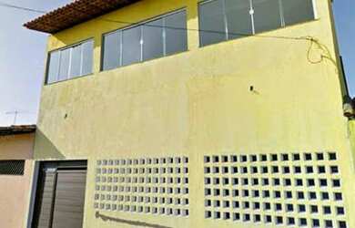 Imagem: A casa possui 3 Dormitórios, 2 Banheiros, 4 Vagas na garagem