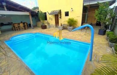 Imagem: A casa possui 3 Dormitórios, 2 Banheiros, 4 Vagas na garagem