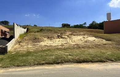 Imagem: O terreno possui 1.450m² de Área e está localizado em Parque