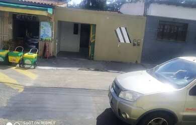 Imagem: A casa possui 2 Dormitórios, 1 Banheiro, 1 Vaga na garagem
