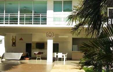 Imagem: A casa em condomínio possui 4 Dormitórios, 5 Banheiros, 5