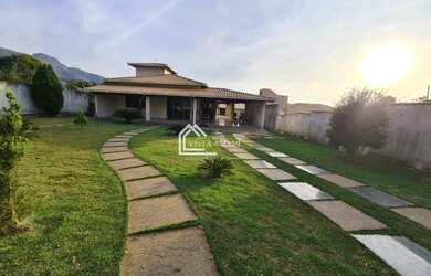 Imagem: A casa em condomínio possui 4 Dormitórios, 2 Banheiros, 5