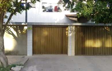 Imagem: A casa possui 3 Dormitórios, 3 Banheiros, 2 Vagas na garagem