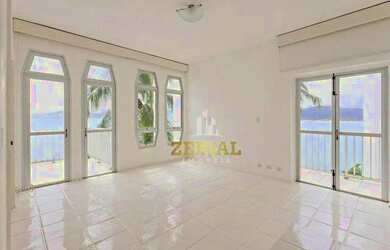 Imagem: O apartamento possui 5 Dormitórios, 2 Banheiros, 2 Vagas na