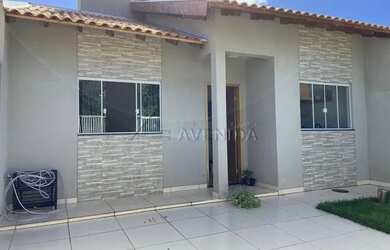 Imagem: A casa possui 2 Dormitórios, 1 Banheiro, 2 Vagas na garagem