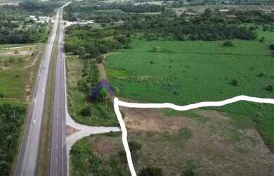 Imagem: O terreno possui 20.000m² de Área e está localizado em Pedras