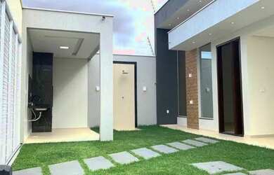 Imagem: A casa possui 3 Dormitórios, 2 Banheiros, 3 Vagas na garagem