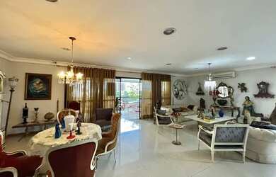 Imagem: O apartamento possui 4 Dormitórios, 5 Banheiros, 4 Vagas na